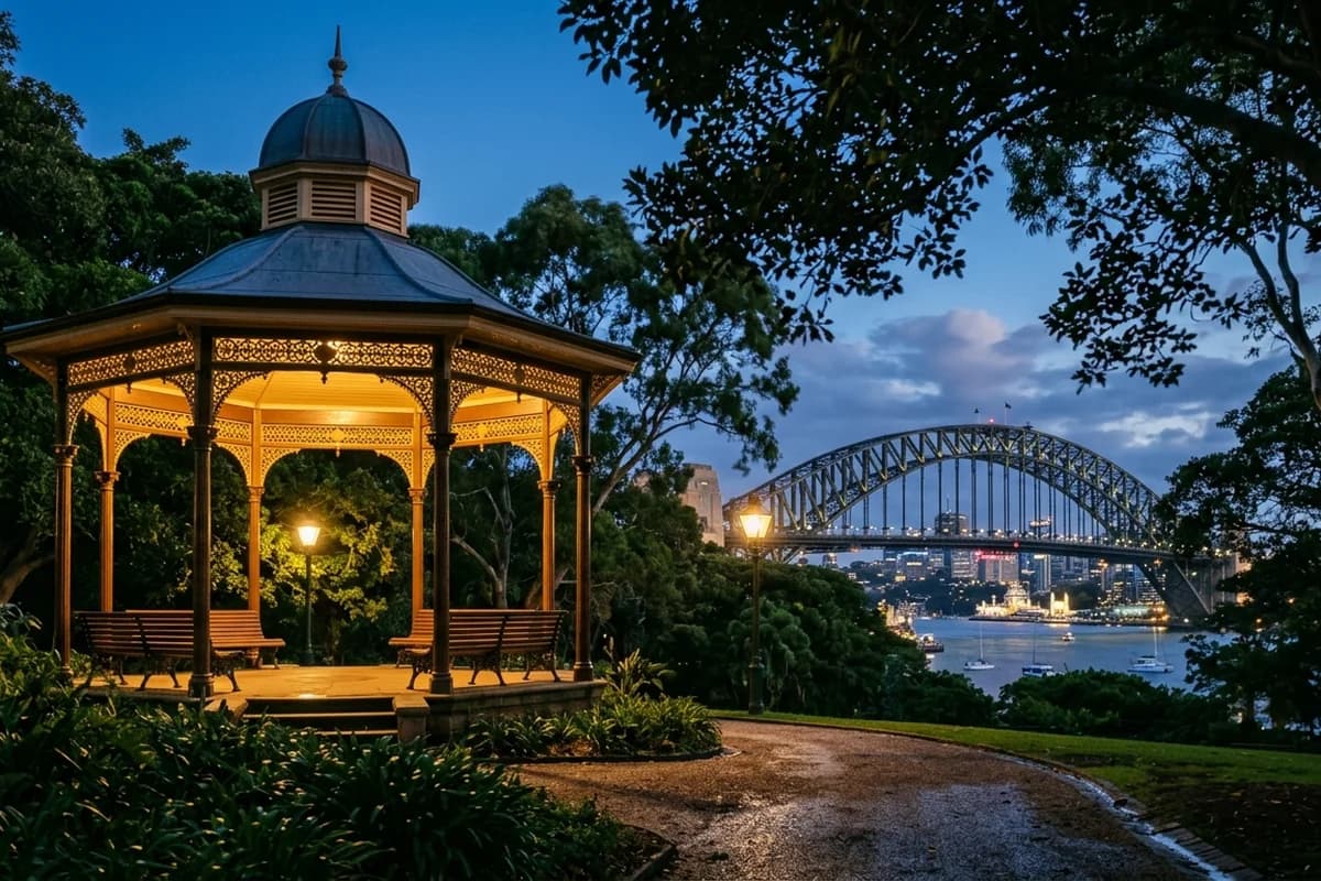 The rotunda at Observatory Hill with the Sydney Harbour Bridge behind